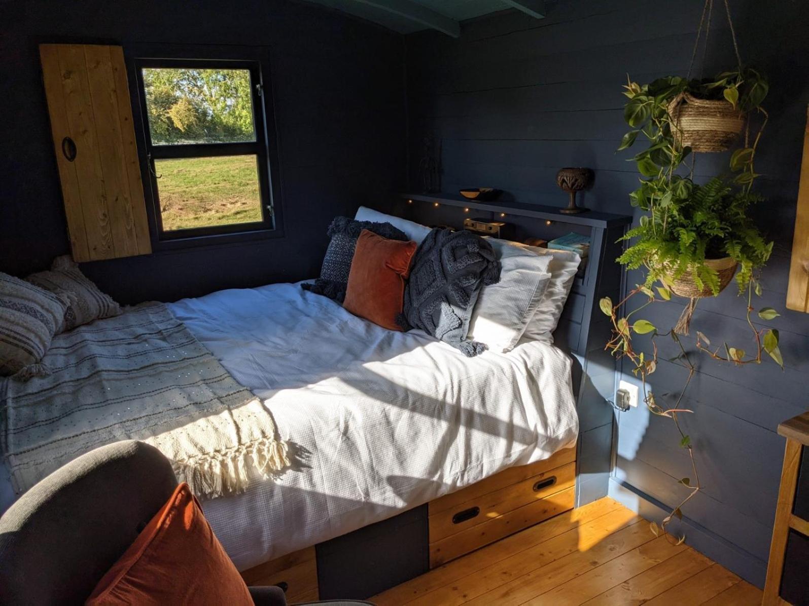 Отель Blue Sky Huts Chediston Экстерьер фото
